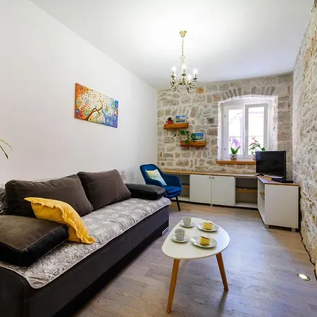 Festum Apartment *